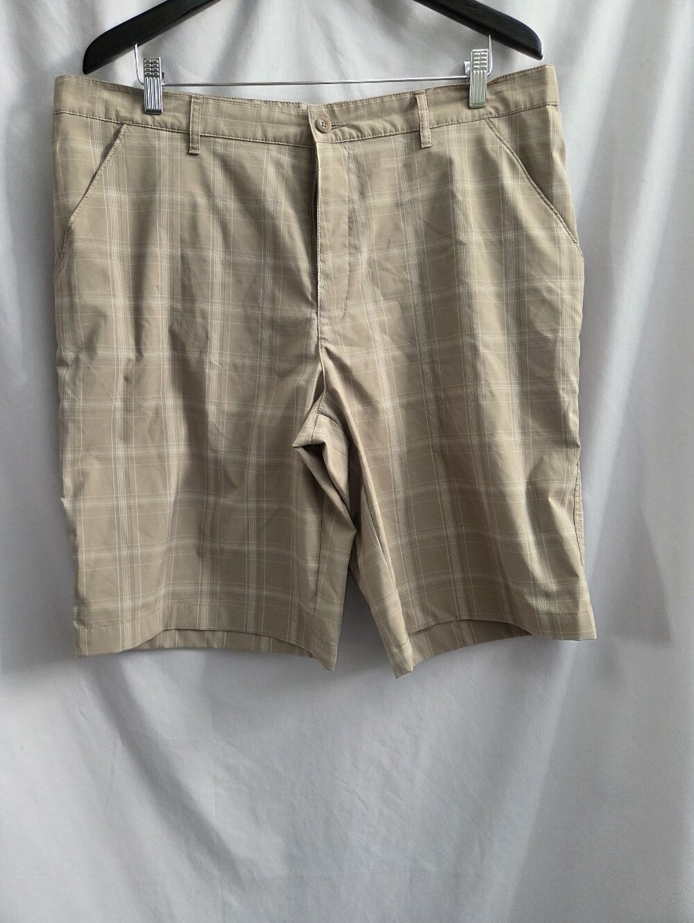 Avia Tan Plaid Flat Front Men's Shorts